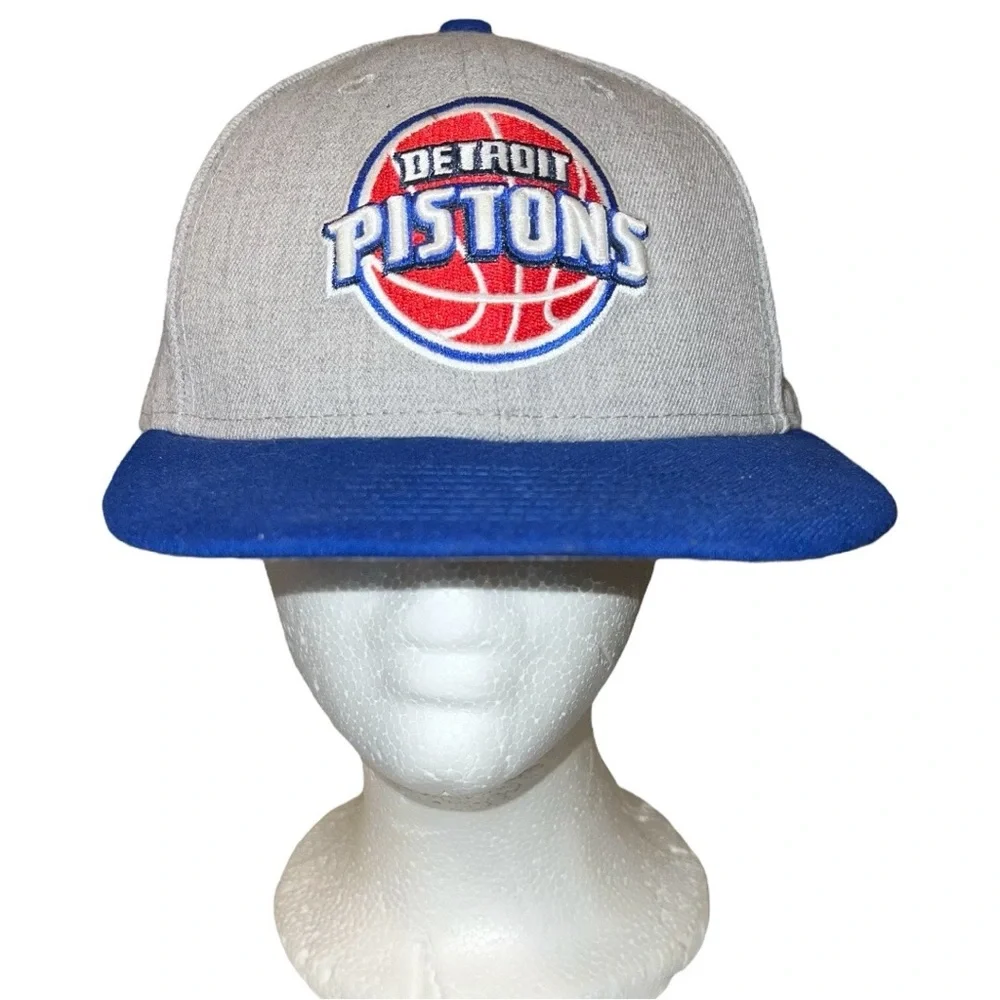 New Era 59 Fifty Hat Mens’s Size 7 1/2 Gray Blue Red Fitted Detroit Pistons